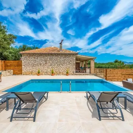 Sleeps 4 Pool Air Con Wifi Villa *