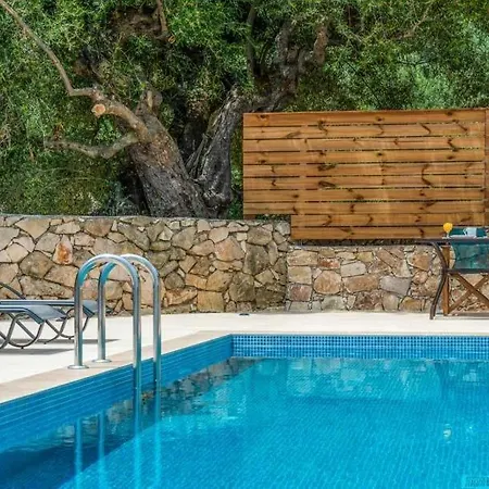 Villa Sleeps 4 Pool Air Con Wifi Marathiás