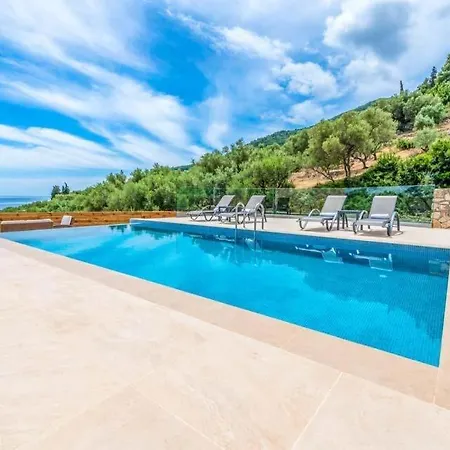 Sleeps 4 Pool Air Con Wifi Villa *