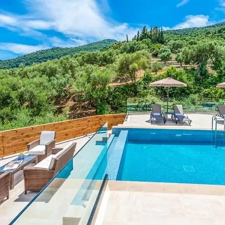 Sleeps 4 Pool Air Con Wifi *