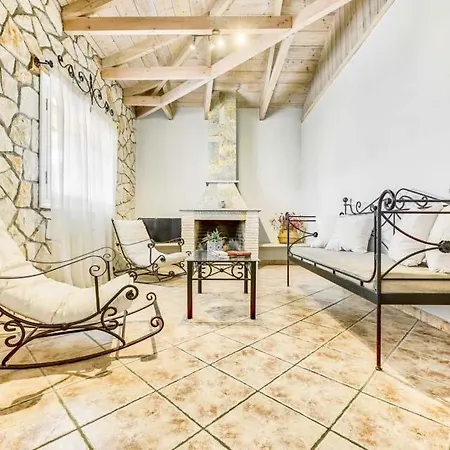 Villa Sleeps 4 Pool Air Con Wifi Marathiás