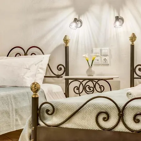 Villa Sleeps 4 Pool Air Con Wifi *