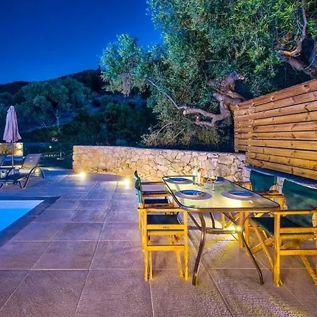 Sleeps 4 Pool Air Con Wifi Villa Marathiás