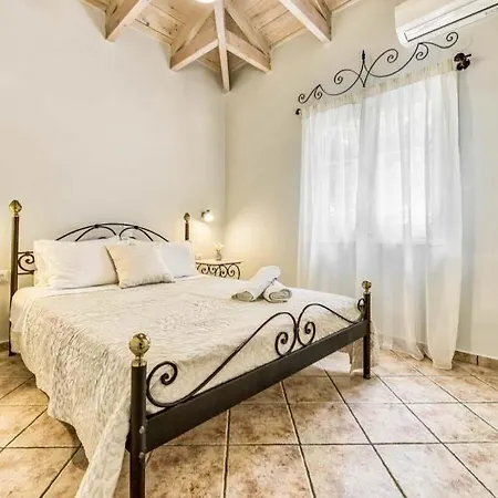 Sleeps 4 Pool Air Con Wifi *